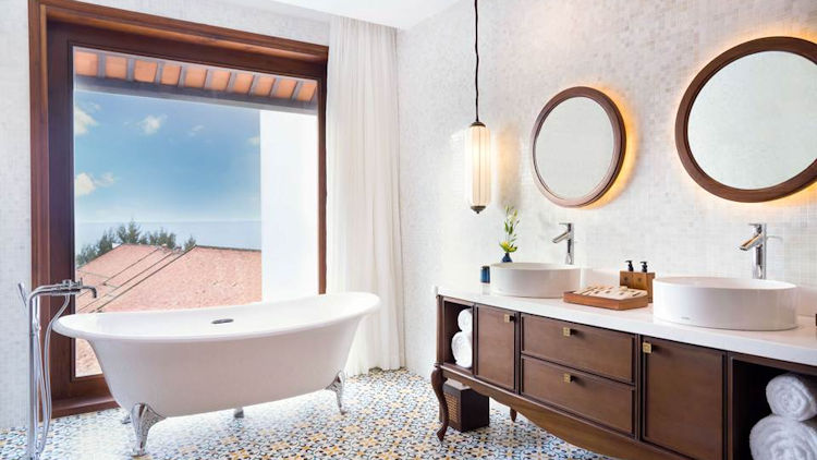The Anam Mui Ne suite bathtub
